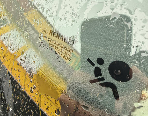 Черный Рено Клио, объемом двигателя 1.6 л и пробегом 221 тыс. км за 5500 $, фото 19 на Automoto.ua