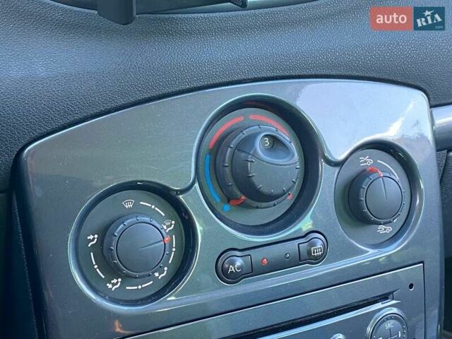 Черный Рено Клио, объемом двигателя 1.6 л и пробегом 272 тыс. км за 5490 $, фото 15 на Automoto.ua