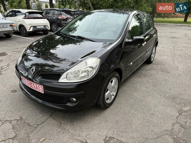Черный Рено Клио, объемом двигателя 1.6 л и пробегом 235 тыс. км за 6600 $, фото 17 на Automoto.ua