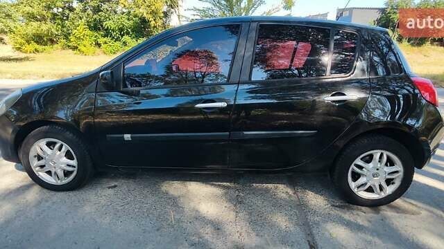 Чорний Рено Кліо, об'ємом двигуна 1.6 л та пробігом 243 тис. км за 5800 $, фото 7 на Automoto.ua