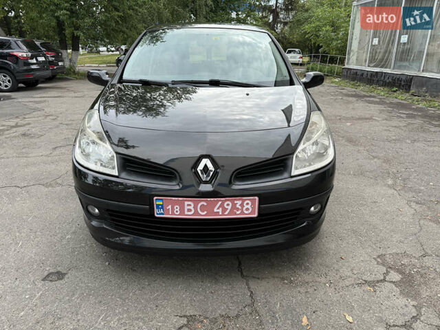 Черный Рено Клио, объемом двигателя 1.6 л и пробегом 235 тыс. км за 6600 $, фото 16 на Automoto.ua