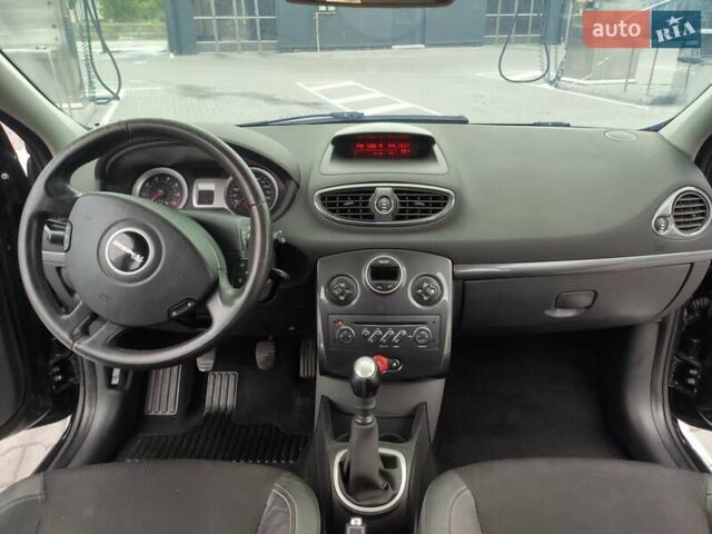 Черный Рено Клио, объемом двигателя 2 л и пробегом 228 тыс. км за 5999 $, фото 20 на Automoto.ua