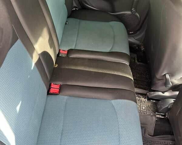 Черный Рено Клио, объемом двигателя 1.2 л и пробегом 224 тыс. км за 3900 $, фото 2 на Automoto.ua