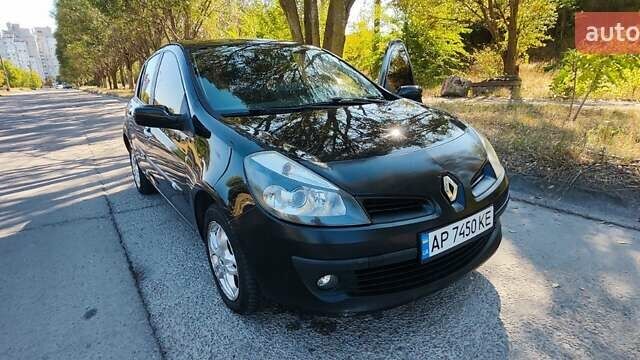 Чорний Рено Кліо, об'ємом двигуна 1.6 л та пробігом 243 тис. км за 5800 $, фото 2 на Automoto.ua