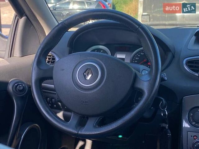 Черный Рено Клио, объемом двигателя 1.6 л и пробегом 272 тыс. км за 5490 $, фото 13 на Automoto.ua