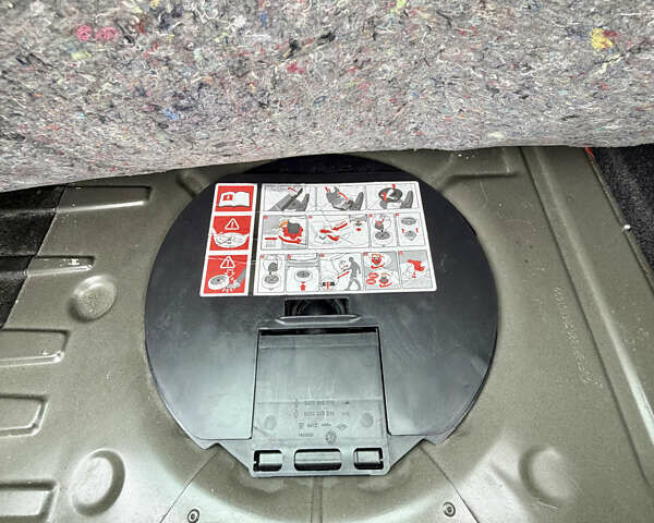 Черный Рено Клио, объемом двигателя 1.6 л и пробегом 221 тыс. км за 5500 $, фото 16 на Automoto.ua