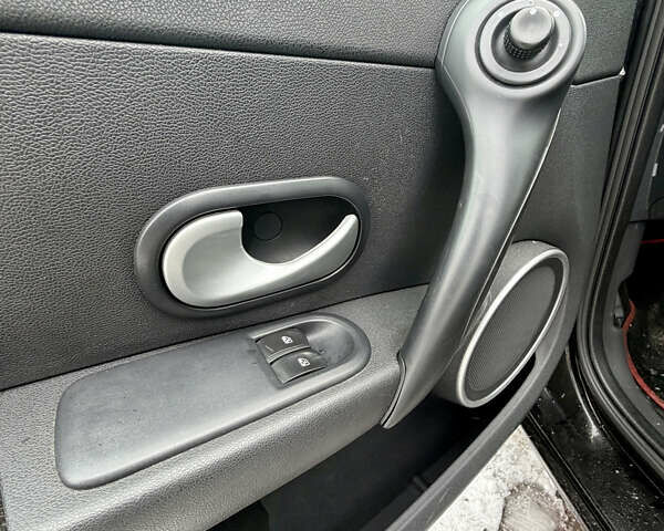 Черный Рено Клио, объемом двигателя 1.6 л и пробегом 221 тыс. км за 5500 $, фото 9 на Automoto.ua