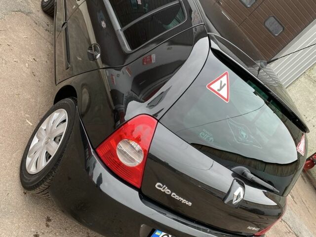 Черный Рено Клио, объемом двигателя 1.1 л и пробегом 220 тыс. км за 3900 $, фото 4 на Automoto.ua