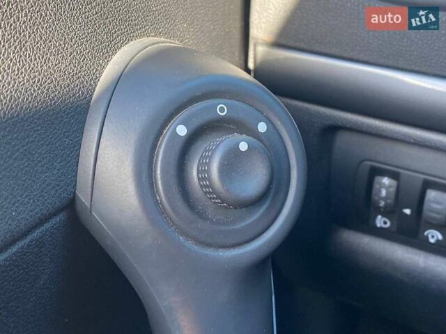 Черный Рено Клио, объемом двигателя 1.6 л и пробегом 272 тыс. км за 5490 $, фото 19 на Automoto.ua