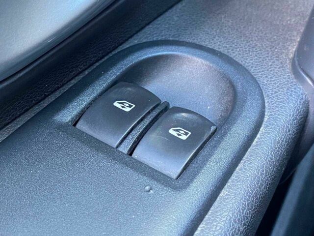 Черный Рено Клио, объемом двигателя 1.6 л и пробегом 275 тыс. км за 5500 $, фото 7 на Automoto.ua