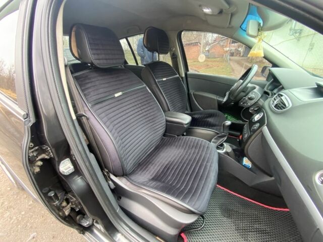 Черный Рено Клио, объемом двигателя 1.4 л и пробегом 310 тыс. км за 5300 $, фото 13 на Automoto.ua