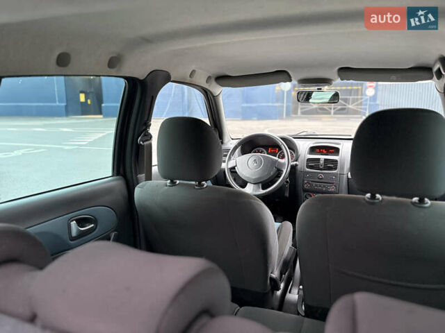 Черный Рено Клио, объемом двигателя 1.2 л и пробегом 226 тыс. км за 3500 $, фото 11 на Automoto.ua