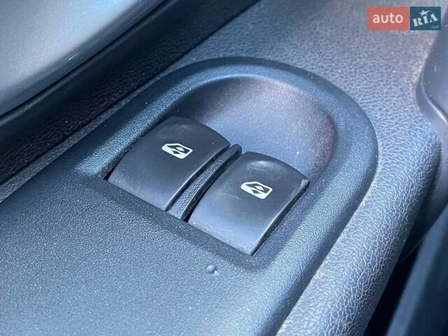 Черный Рено Клио, объемом двигателя 1.6 л и пробегом 272 тыс. км за 5490 $, фото 18 на Automoto.ua