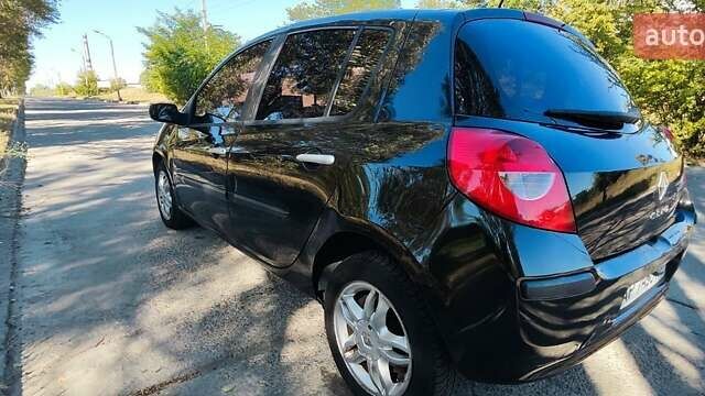 Чорний Рено Кліо, об'ємом двигуна 1.6 л та пробігом 243 тис. км за 5800 $, фото 3 на Automoto.ua