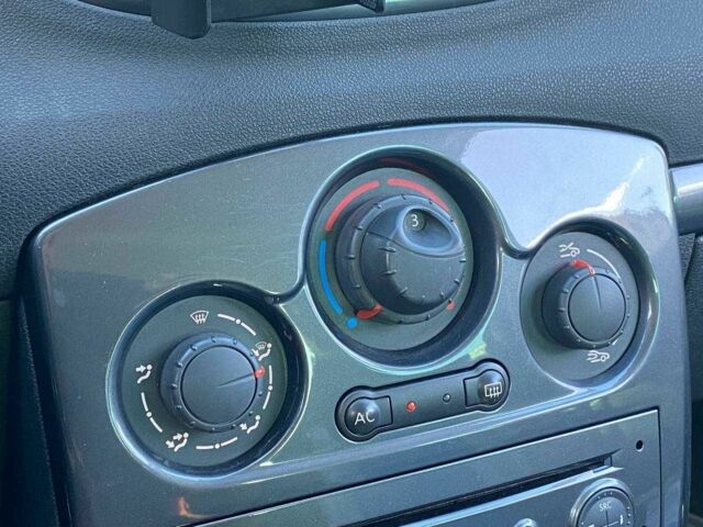 Черный Рено Клио, объемом двигателя 1.6 л и пробегом 275 тыс. км за 5500 $, фото 13 на Automoto.ua