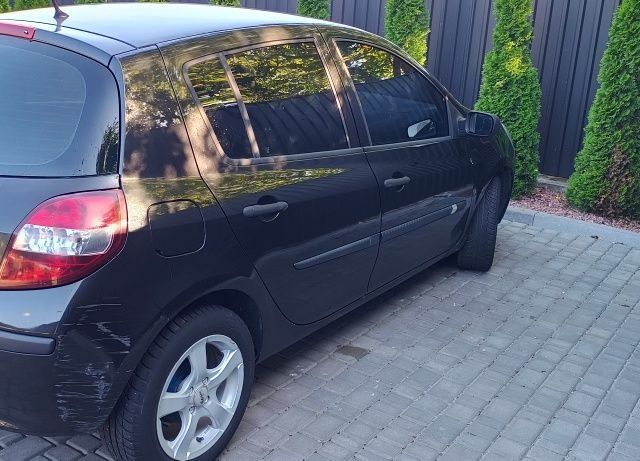 Чорний Рено Кліо, об'ємом двигуна 1.1 л та пробігом 305 тис. км за 3500 $, фото 4 на Automoto.ua