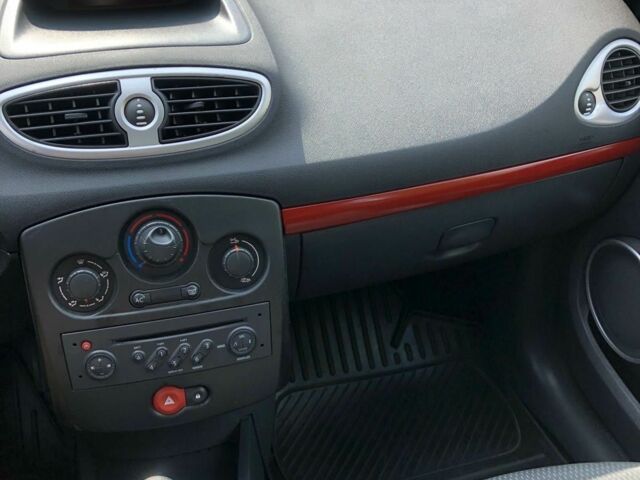 Черный Рено Клио, объемом двигателя 1.1 л и пробегом 282 тыс. км за 4000 $, фото 5 на Automoto.ua