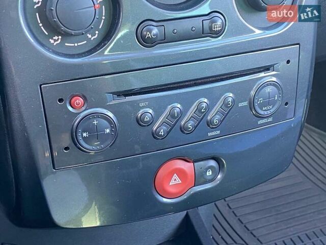 Черный Рено Клио, объемом двигателя 1.6 л и пробегом 272 тыс. км за 5490 $, фото 16 на Automoto.ua