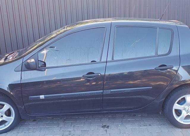 Чорний Рено Кліо, об'ємом двигуна 1.1 л та пробігом 305 тис. км за 3500 $, фото 3 на Automoto.ua