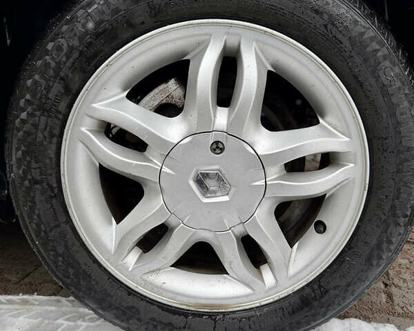 Черный Рено Клио, объемом двигателя 1.6 л и пробегом 221 тыс. км за 5500 $, фото 21 на Automoto.ua