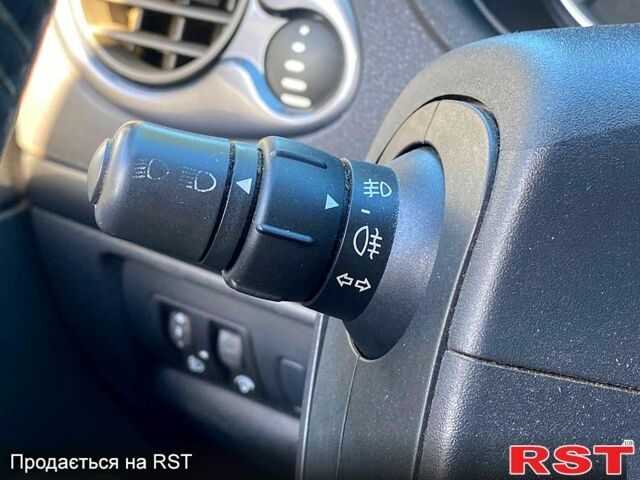 Чорний Рено Кліо, об'ємом двигуна 1.6 л та пробігом 275 тис. км за 5500 $, фото 8 на Automoto.ua