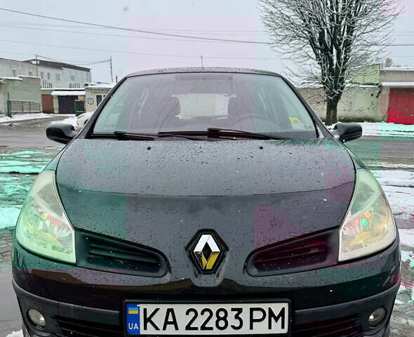 Черный Рено Клио, объемом двигателя 1.6 л и пробегом 221 тыс. км за 5500 $, фото 2 на Automoto.ua