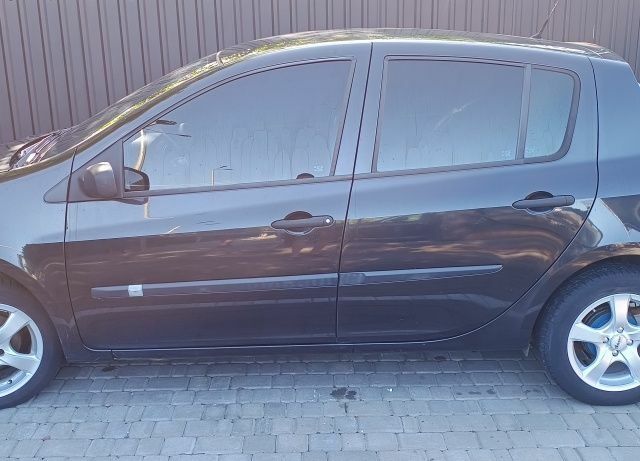 Чорний Рено Кліо, об'ємом двигуна 1.1 л та пробігом 305 тис. км за 3500 $, фото 2 на Automoto.ua