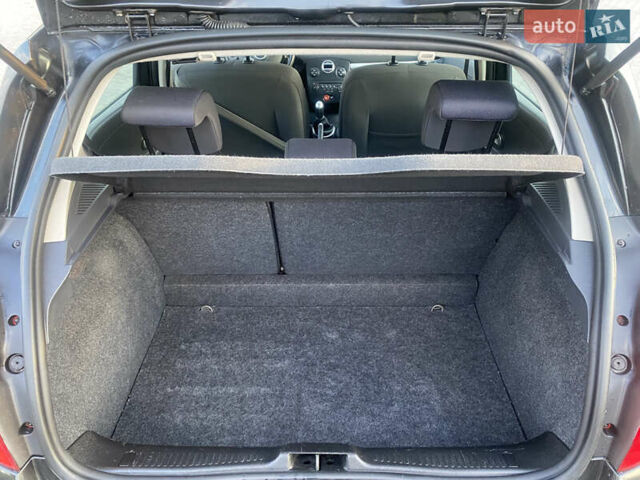 Черный Рено Клио, объемом двигателя 1.2 л и пробегом 181 тыс. км за 4450 $, фото 23 на Automoto.ua