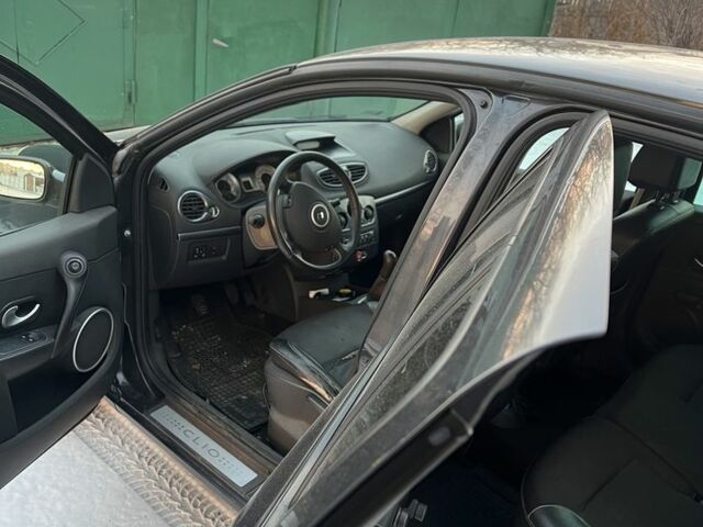 Черный Рено Клио, объемом двигателя 1.5 л и пробегом 260 тыс. км за 4800 $, фото 4 на Automoto.ua