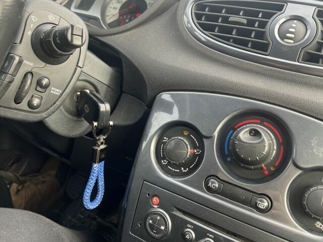 Черный Рено Клио, объемом двигателя 1.5 л и пробегом 260 тыс. км за 4800 $, фото 7 на Automoto.ua