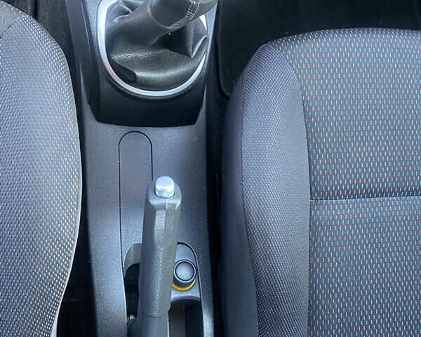 Черный Рено Клио, объемом двигателя 1.2 л и пробегом 181 тыс. км за 4450 $, фото 18 на Automoto.ua