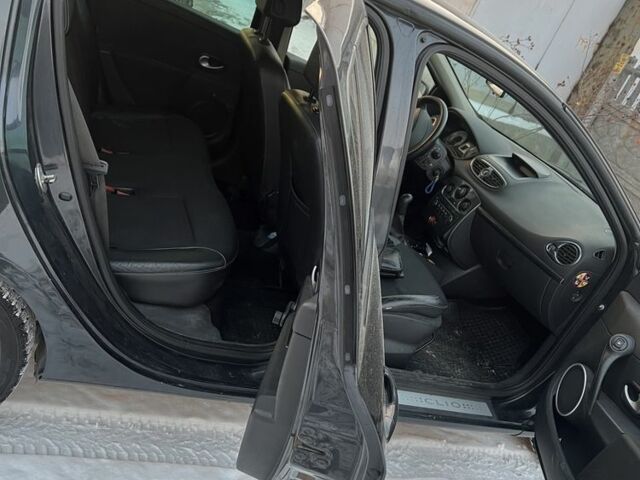 Черный Рено Клио, объемом двигателя 1.5 л и пробегом 260 тыс. км за 4800 $, фото 5 на Automoto.ua