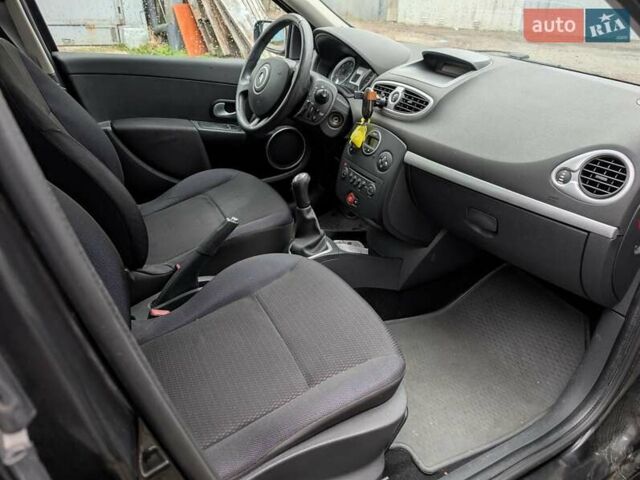 Чорний Рено Кліо, об'ємом двигуна 1.39 л та пробігом 156 тис. км за 4300 $, фото 3 на Automoto.ua