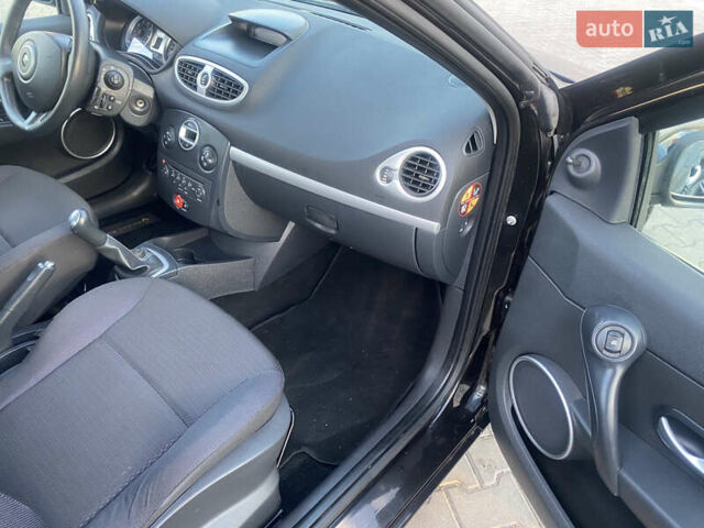 Черный Рено Клио, объемом двигателя 1.2 л и пробегом 181 тыс. км за 4450 $, фото 19 на Automoto.ua