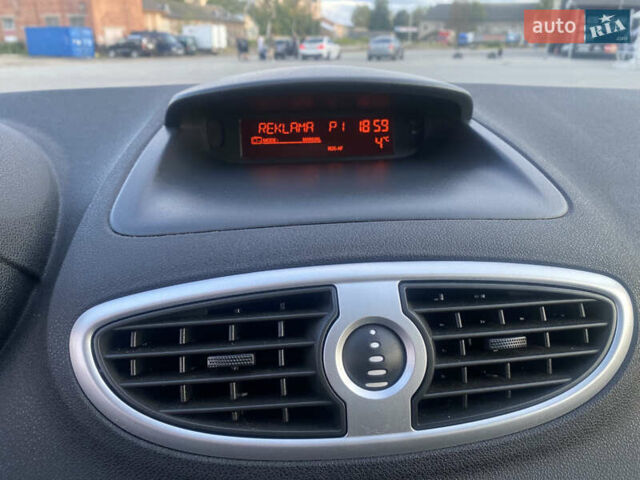 Черный Рено Клио, объемом двигателя 1.2 л и пробегом 181 тыс. км за 4450 $, фото 14 на Automoto.ua