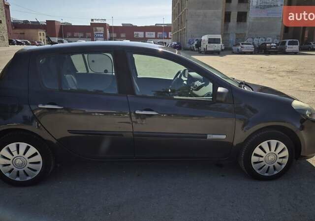 Чорний Рено Кліо, об'ємом двигуна 1.1 л та пробігом 204 тис. км за 5000 $, фото 3 на Automoto.ua