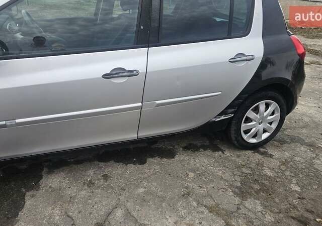 Чорний Рено Кліо, об'ємом двигуна 1.1 л та пробігом 177 тис. км за 4000 $, фото 2 на Automoto.ua