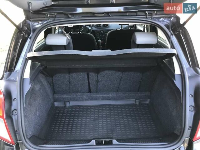 Черный Рено Клио, объемом двигателя 1.1 л и пробегом 210 тыс. км за 4900 $, фото 12 на Automoto.ua