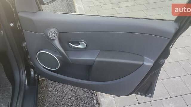 Черный Рено Клио, объемом двигателя 1.2 л и пробегом 273 тыс. км за 4699 $, фото 7 на Automoto.ua