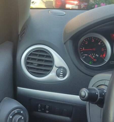 Чорний Рено Кліо, об'ємом двигуна 1.5 л та пробігом 254 тис. км за 4400 $, фото 7 на Automoto.ua