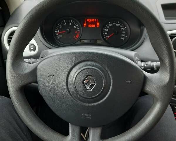 Черный Рено Клио, объемом двигателя 1.1 л и пробегом 110 тыс. км за 4550 $, фото 25 на Automoto.ua