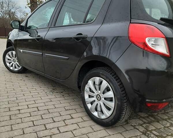 Черный Рено Клио, объемом двигателя 1.1 л и пробегом 110 тыс. км за 4550 $, фото 5 на Automoto.ua