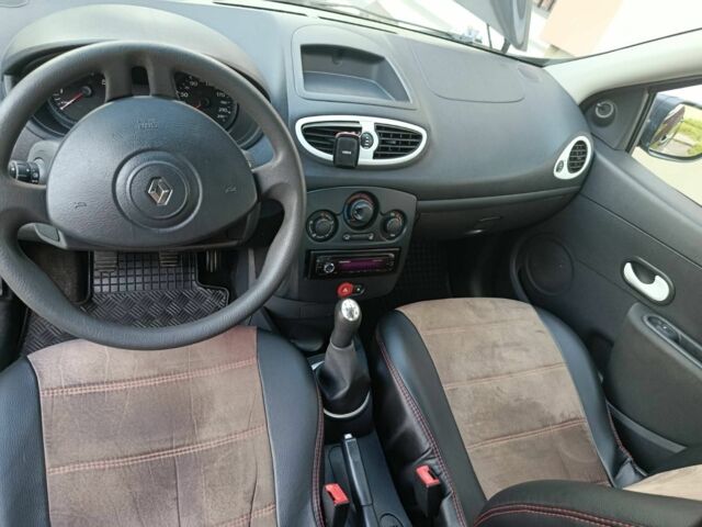 Рено Клио 2011 в Львове на Automoto.ua Черный Рено Клио, объемом двигателя 1.1 л и пробегом 107 тыс. км за 3600 $, фото 3 на Automoto.ua