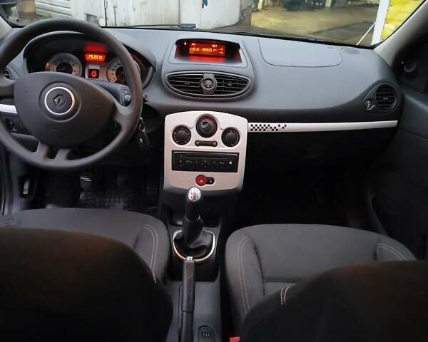 Черный Рено Клио, объемом двигателя 1.2 л и пробегом 185 тыс. км за 5800 $, фото 19 на Automoto.ua