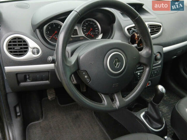 Чорний Рено Кліо, об'ємом двигуна 1.46 л та пробігом 270 тис. км за 5000 $, фото 9 на Automoto.ua