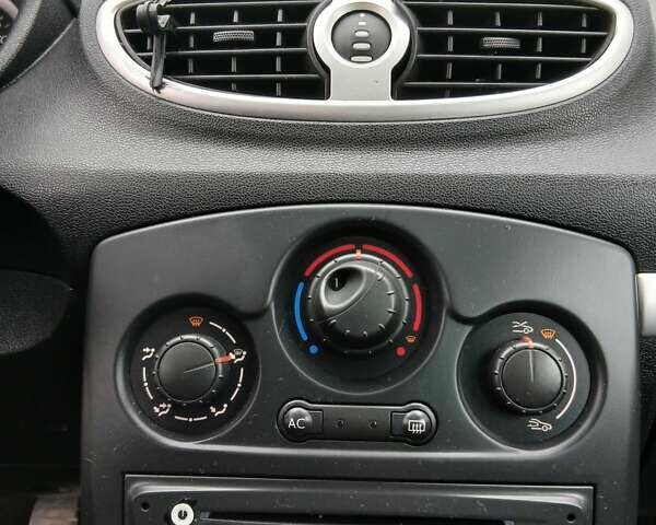 Чорний Рено Кліо, об'ємом двигуна 1.46 л та пробігом 270 тис. км за 5000 $, фото 7 на Automoto.ua