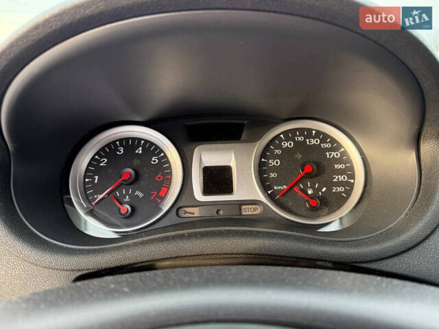 Чорний Рено Кліо, об'ємом двигуна 1.6 л та пробігом 129 тис. км за 7400 $, фото 35 на Automoto.ua