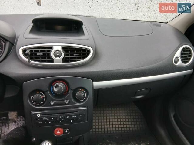 Чорний Рено Кліо, об'ємом двигуна 1.46 л та пробігом 270 тис. км за 5000 $, фото 8 на Automoto.ua