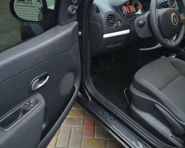 Черный Рено Клио, объемом двигателя 1.2 л и пробегом 185 тыс. км за 5800 $, фото 16 на Automoto.ua