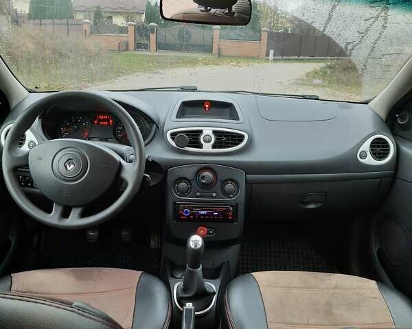 Черный Рено Клио, объемом двигателя 1.1 л и пробегом 110 тыс. км за 4550 $, фото 27 на Automoto.ua